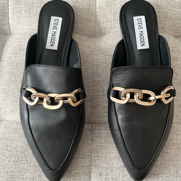 Steve Madden Black Leather Mules with gold chain, size 7med - Picture 2 of 6
